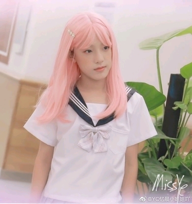 時(shí)代峰峻藝人女裝第三波 TF家族三代全員顛覆形象，女裝造型引熱議